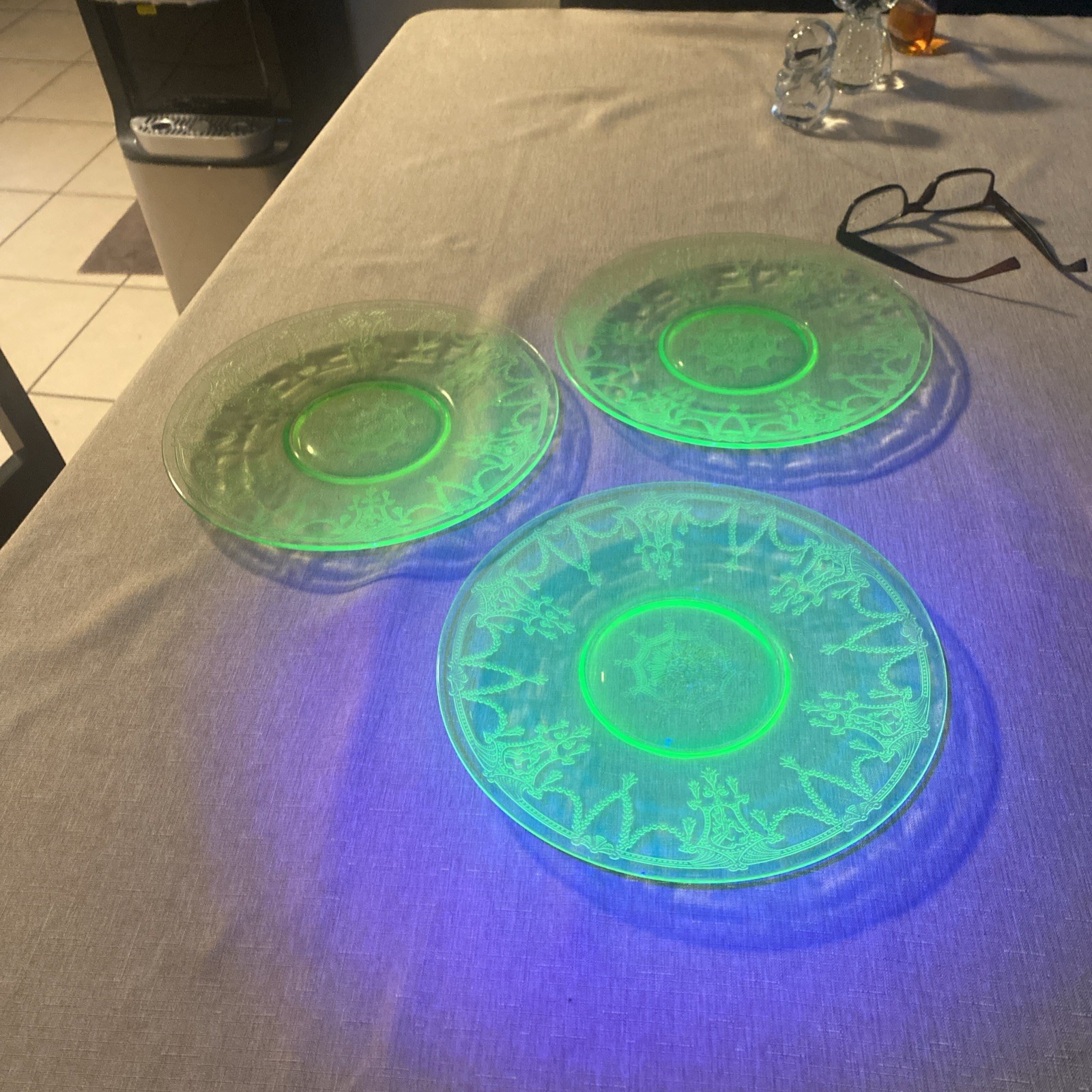 Glows VTG Uranium Glass Cameo Ballerina Display Dinner Plate Depression Glass10”
