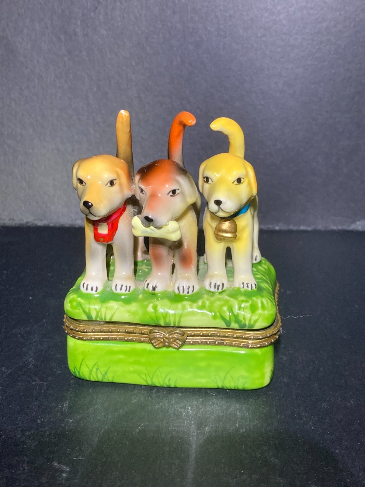 Vintage Porcelain 3 Dogs Hinged Trinket Box w Mini Bone Puppy Figurine