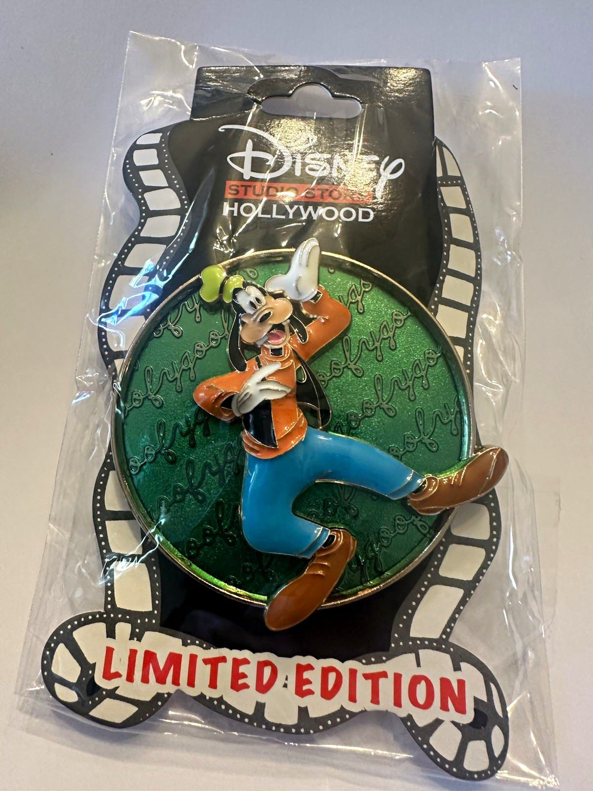Disney Franchise Goofy Hollywood Limited Edition Single Pin Year 2000