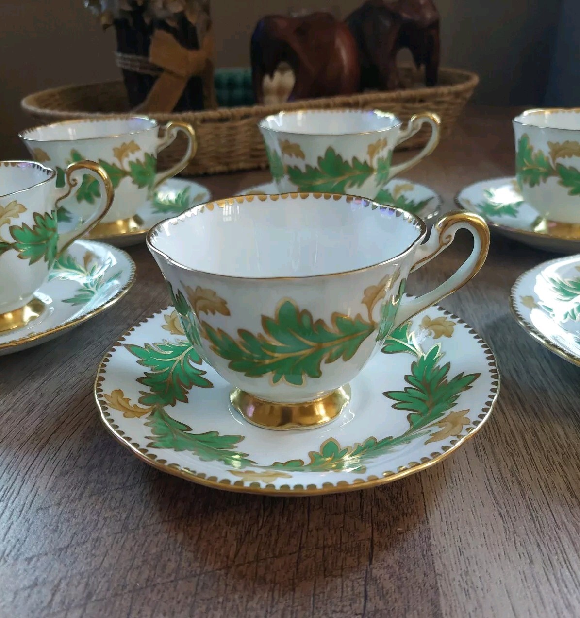 Vintage Royal Chelsey Bone China Green Leaf Ivy Tea Cup and Saucer Set Of (6) Vintage Royal Chelsey Bone China Green Leaf Ivy Tea Cup and Saucer Set Of (6)