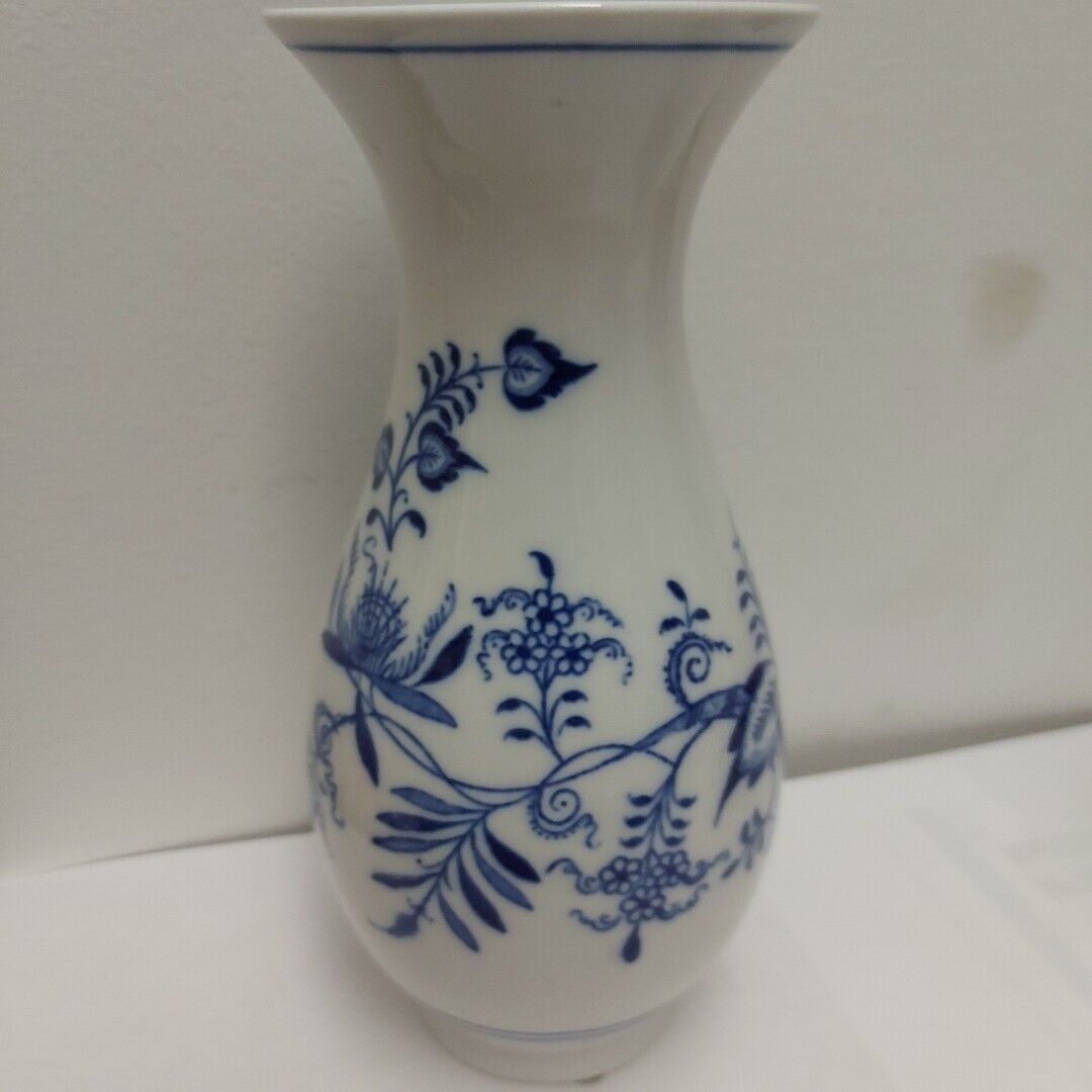 Vintage Vases Porcelain Bohemia Blue Onion , Zwiebelmuster , 8 inch.