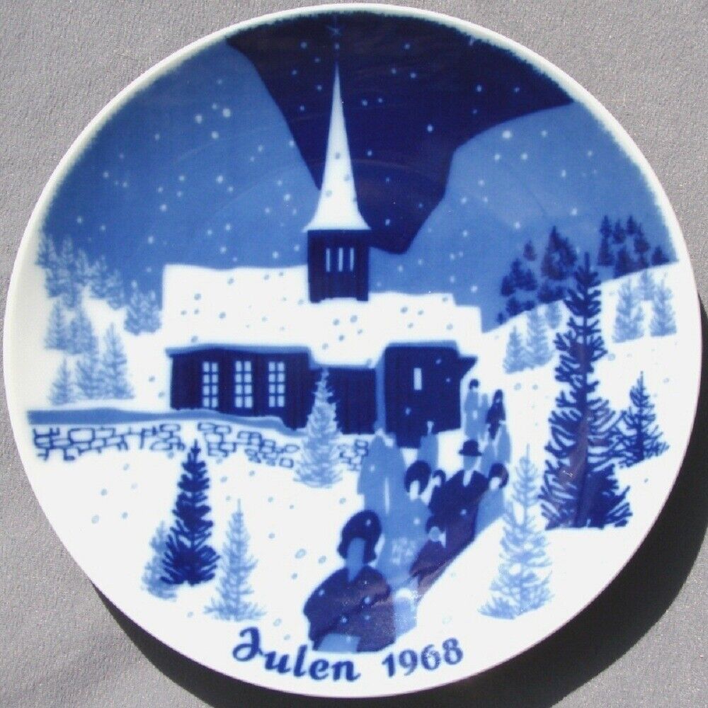 PORSGRUND 1968 Christmas Plate Norway Julen RETURNING HOME from CHURCH Mint