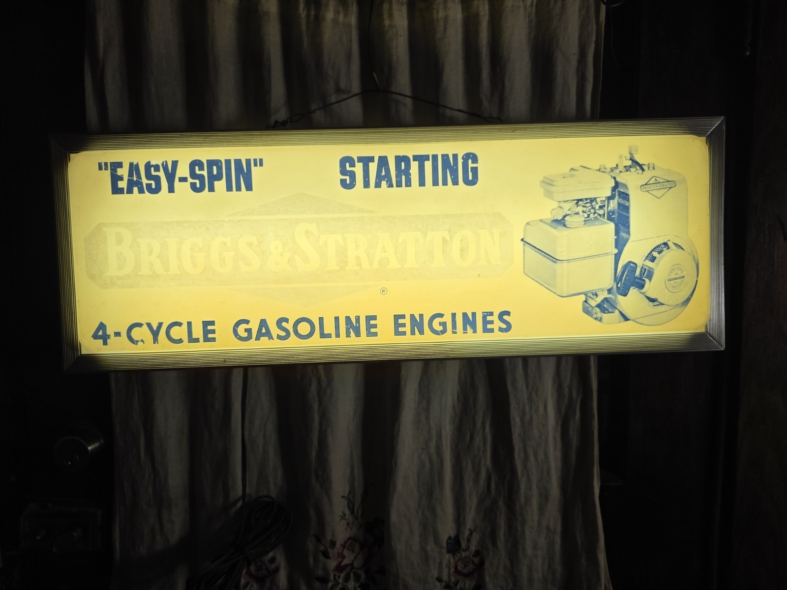 VINTAGE ORIGINAL ANTIQUE GAS OIL GENERAL STORE BRIGGS & STRATTON SIGN VINTAGE ORIGINAL ANTIQUE GAS OIL GENERAL STORE BRIGGS & STRATTON SIGN