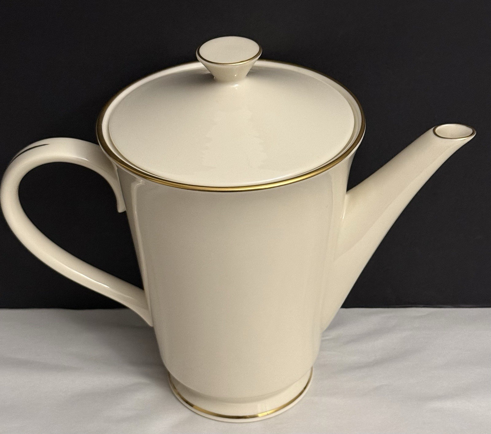 Lenox Cosmopolitan Collection Hayworth Rare Collectible Coffee Pot W/ Lid Lenox Cosmopolitan Collection Hayworth Rare Collectible Coffee Pot W/ Lid