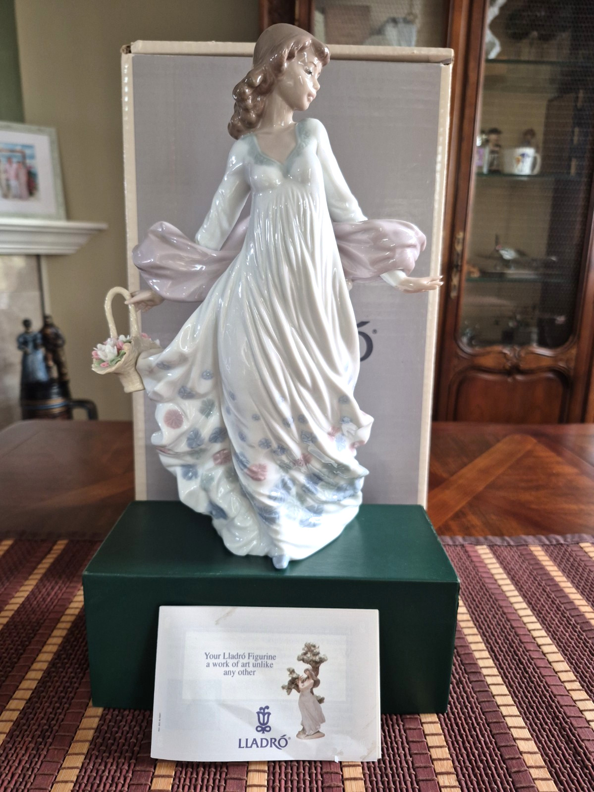 Lladro Spring Splendor #5898 Porcelain Figurine with Original Box