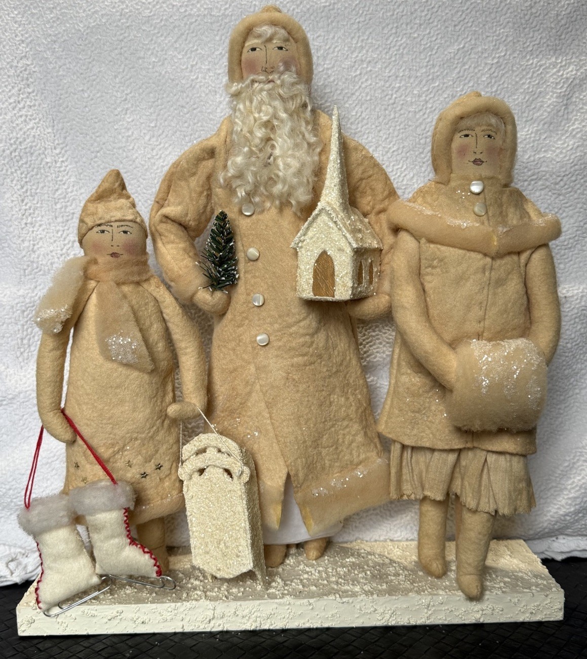 Handmade Santa Primitive figurines Felt Folk Art Christmas Decor 1999 15 X 14 In