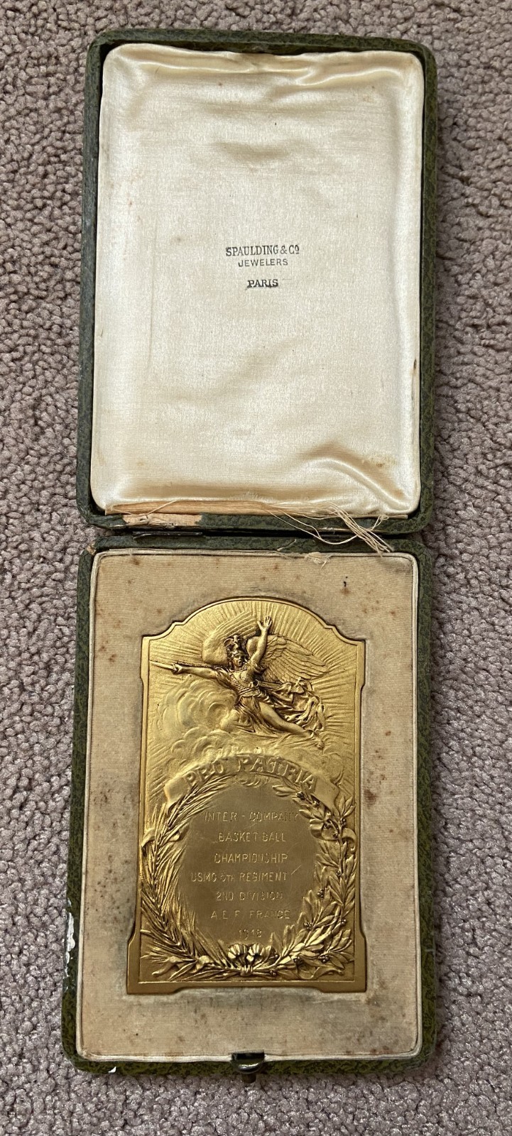 Beautiful and Rare WW1 USMC 5th Regiment, 2nd Division A.E.F. Table Medal - Case Beautiful and Rare WW1 USMC 5th Regiment, 2nd Division A.E.F. Table Medal - Case