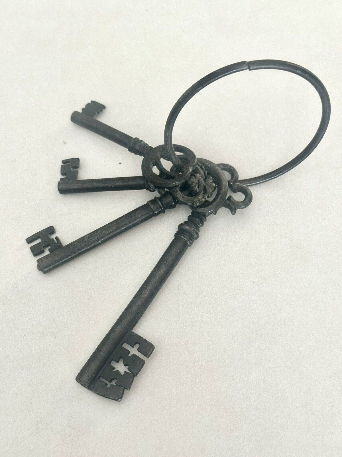 Metal Gray Skeleton Five Keys on Ring