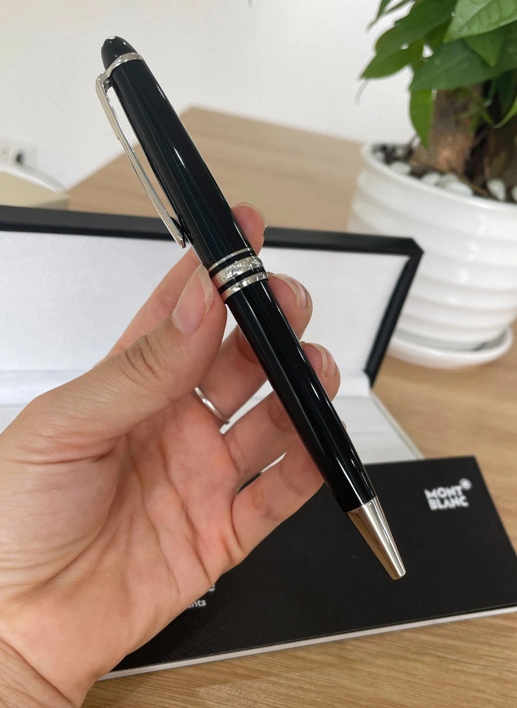 Montblanc Meisterstück Classique 164 Ballpoint Pen Black Platinum New Box Montblanc Meisterstück Classique 164 Ballpoint Pen Black Platinum New Box