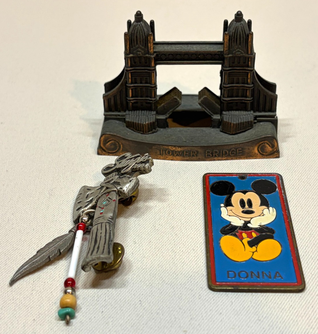 intage Souvenir Lot Disney World Mickey Donna Tag Sturgis Pin Tower Bridge