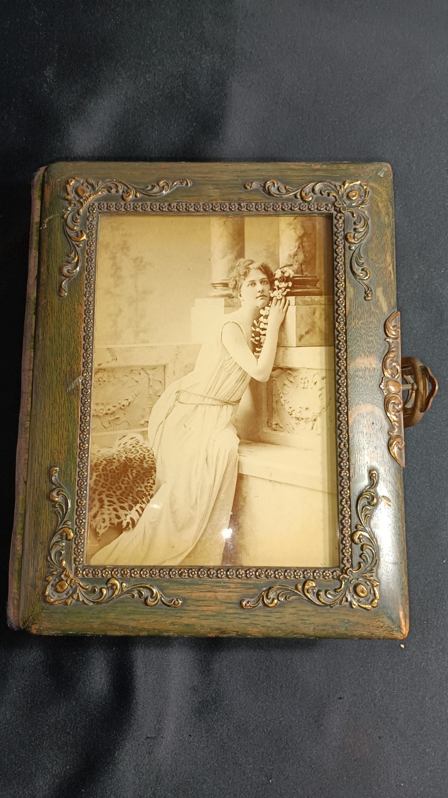 Antique Victorian Edwardian Era Wooden Velvet Photo Album With Lock