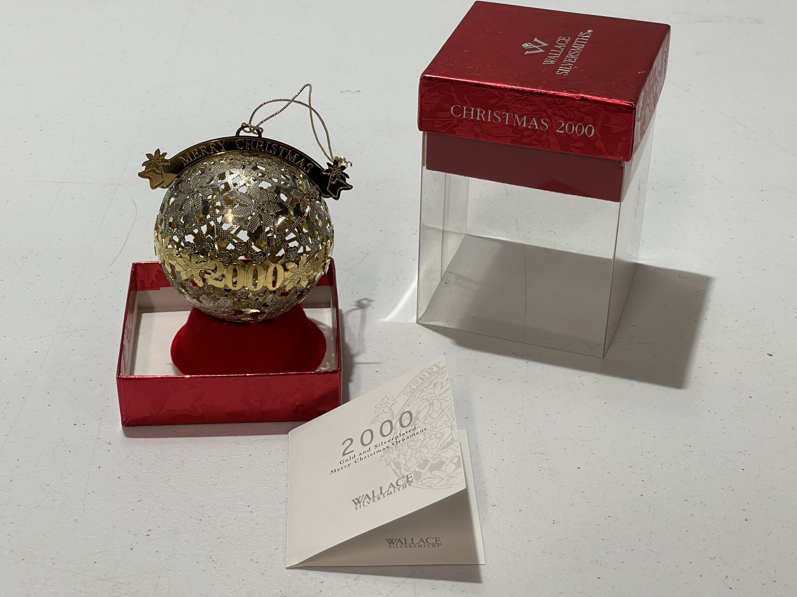 WALLACE SILVERSMITHS 2000 GOLD & SILVER PLATED MERRY CHRISTMAS BALL ORNAMENT WALLACE SILVERSMITHS 2000 GOLD & SILVER PLATED MERRY CHRISTMAS BALL ORNAMENT