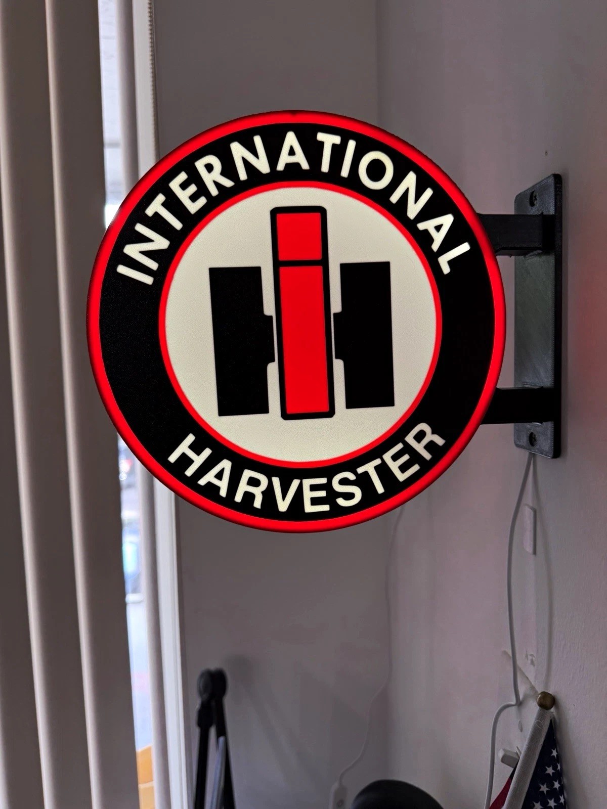 Vintage / Retro-Style International Harvester (IH) LED Light-Up Sign