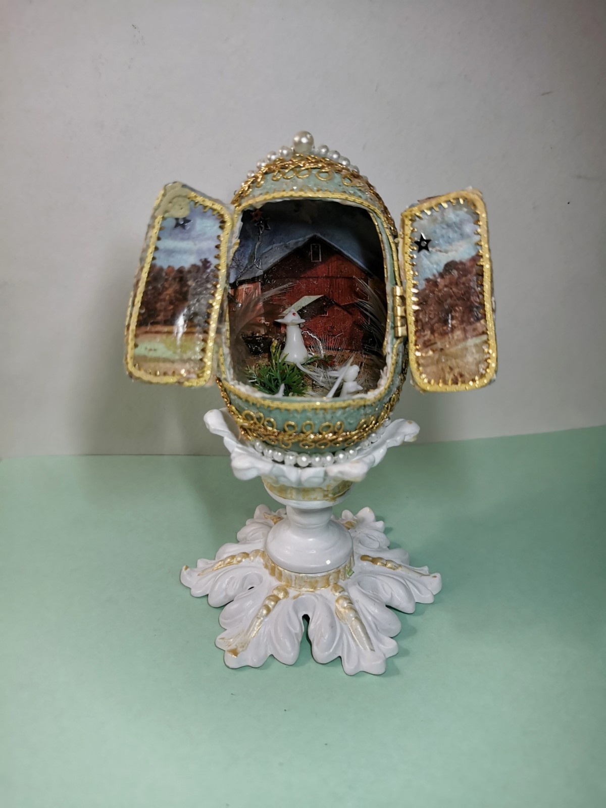 Vintage Handmade Teal Footed Diorama Egg w/ Hinged Doors Barnyard Mice Scene 5\