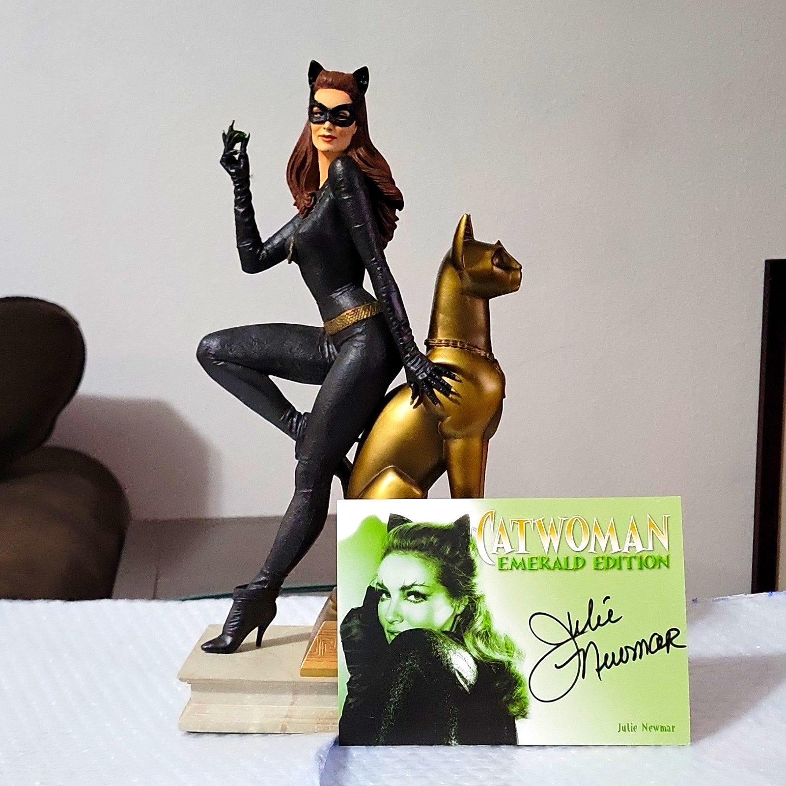 Tweeterhead Catwoman Emerald Edition Cold-Cast Porcelain Signed #126/300 Tweeterhead Catwoman Emerald Edition Cold-Cast Porcelain Signed #126/300
