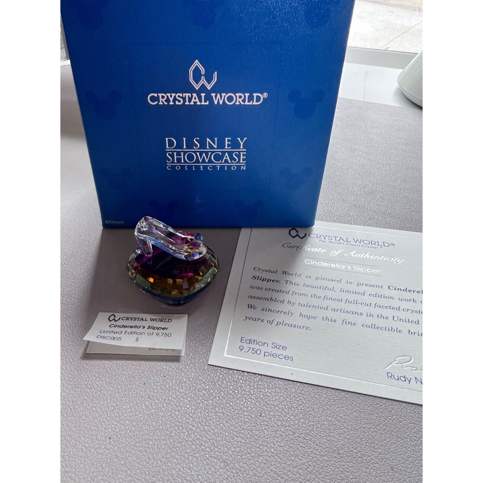 Crystal World - Walt Disney's Cinderella's Slipper, Numbered/Limited Edition
