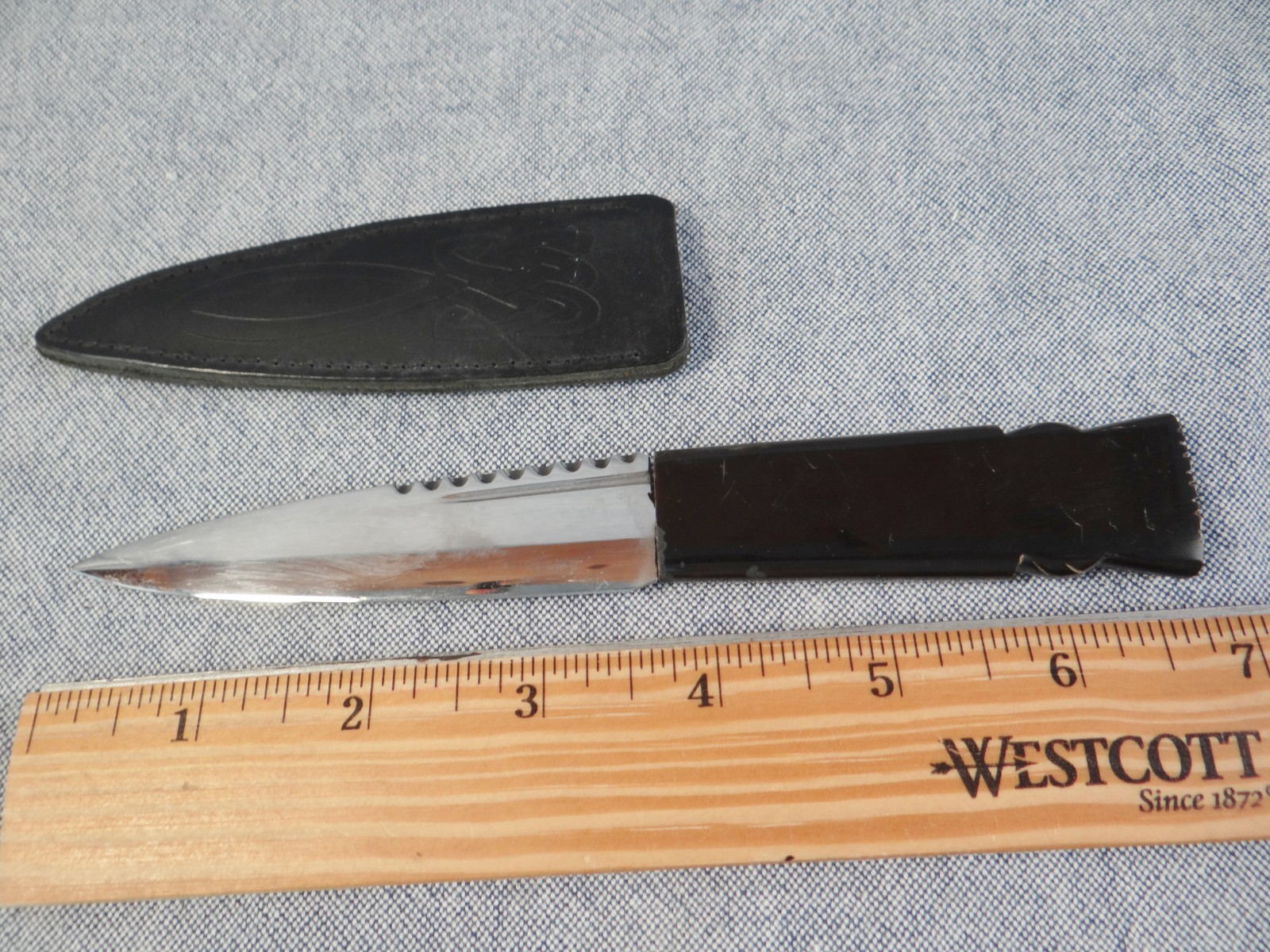 ANTIQUE SGIAN DUBH SCOTTISH KILT DAGGER DIRK KNIFE, THISTLE CARVED HORN GRIP