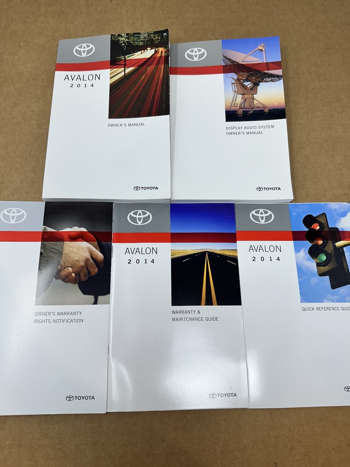 2014 Toyota Avalon Owner\'s Manual Set