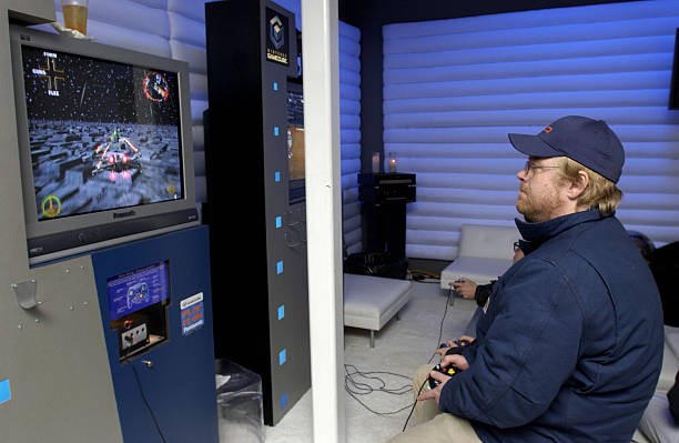 Philip Seymour Hoffman playing the Nintendo Gamecube at the Chrysl- Old Photo 2