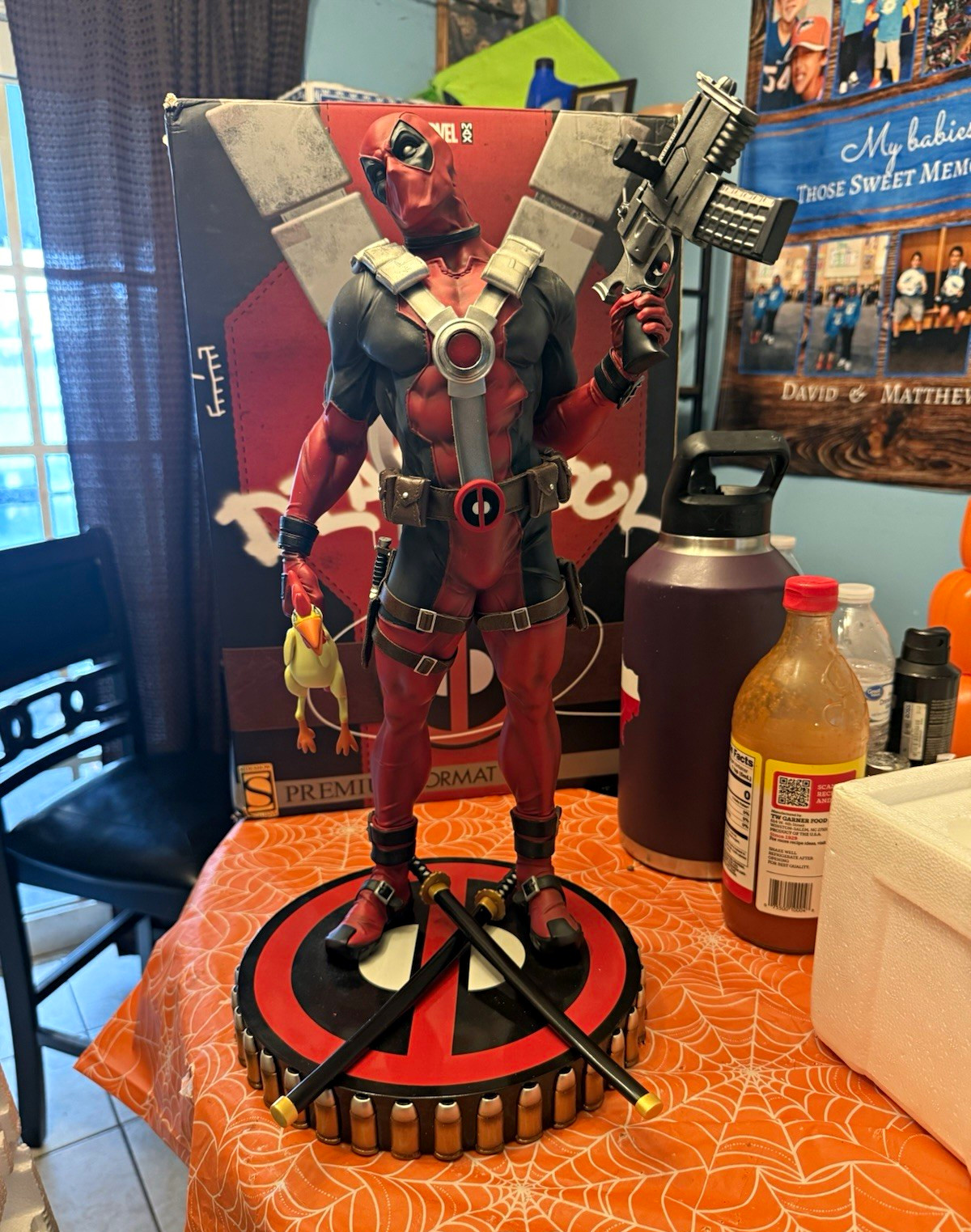 Sideshow Collectibles Premium Format Deadpool 1:4 Polystone Statue Marvel