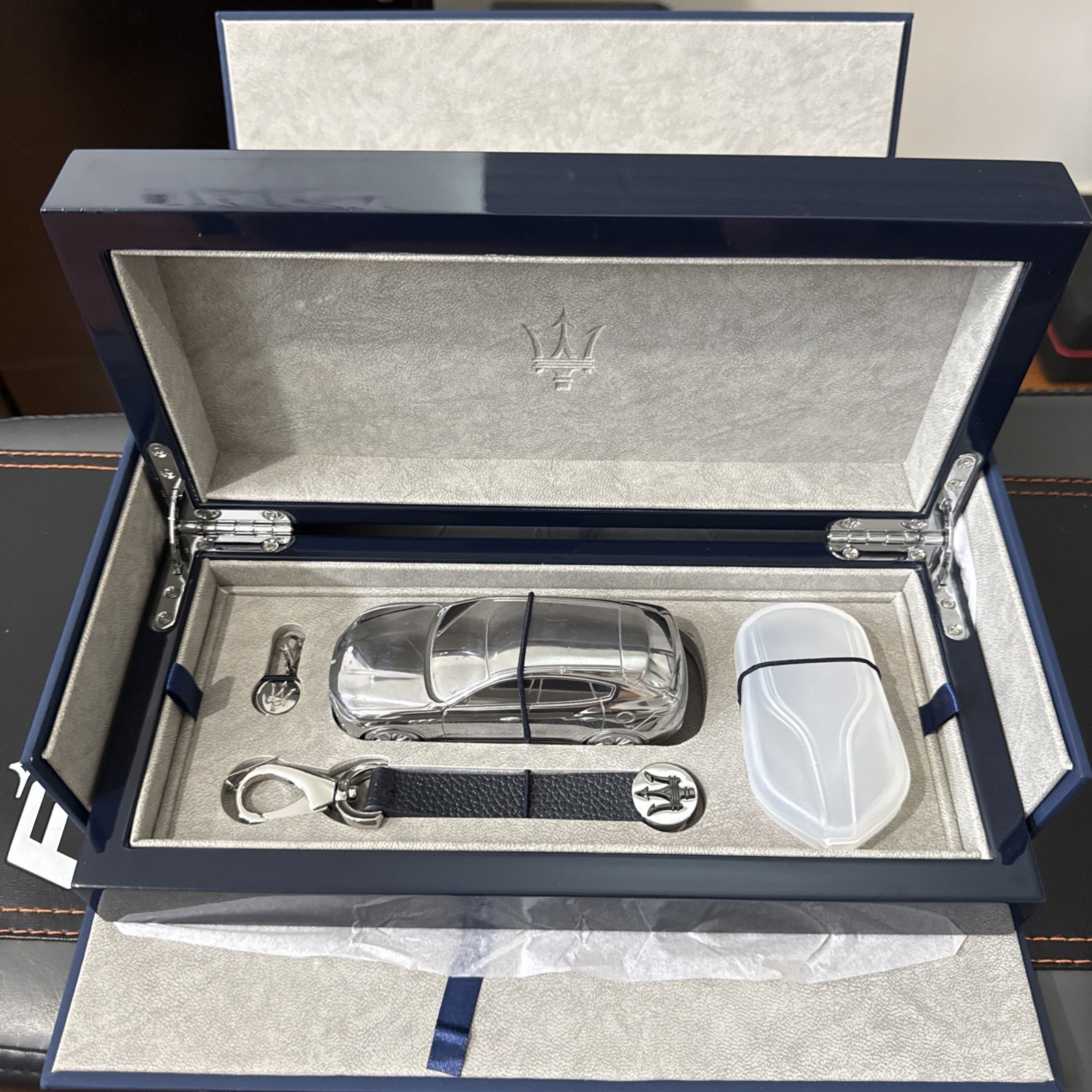 Maserati Levante Aluminum Chrome Model Scale 1:43 Paperweight Gift Box Set 