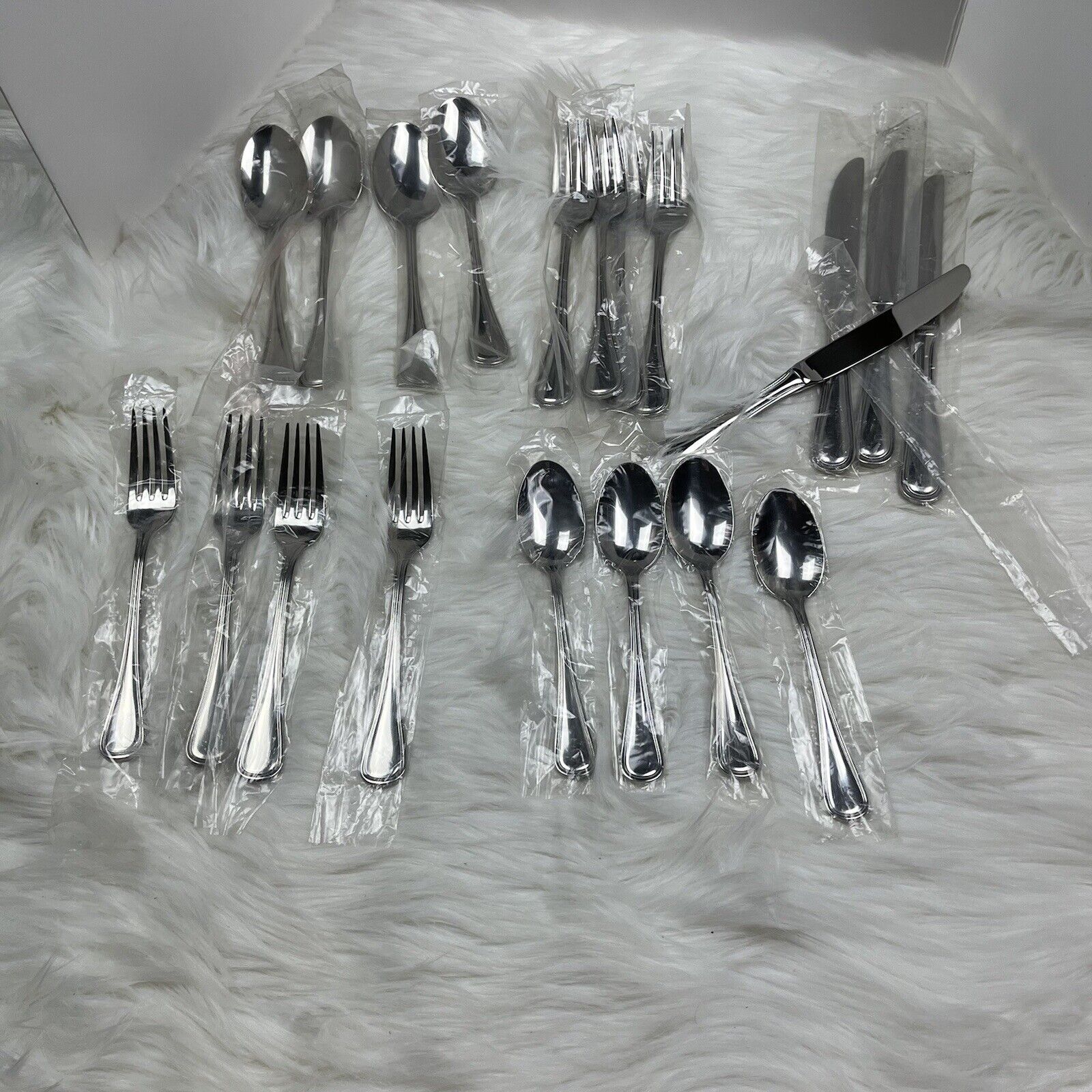 WALLACE Stainless 18/8 20 Piece Service for 4 Unused Flatware Silverware