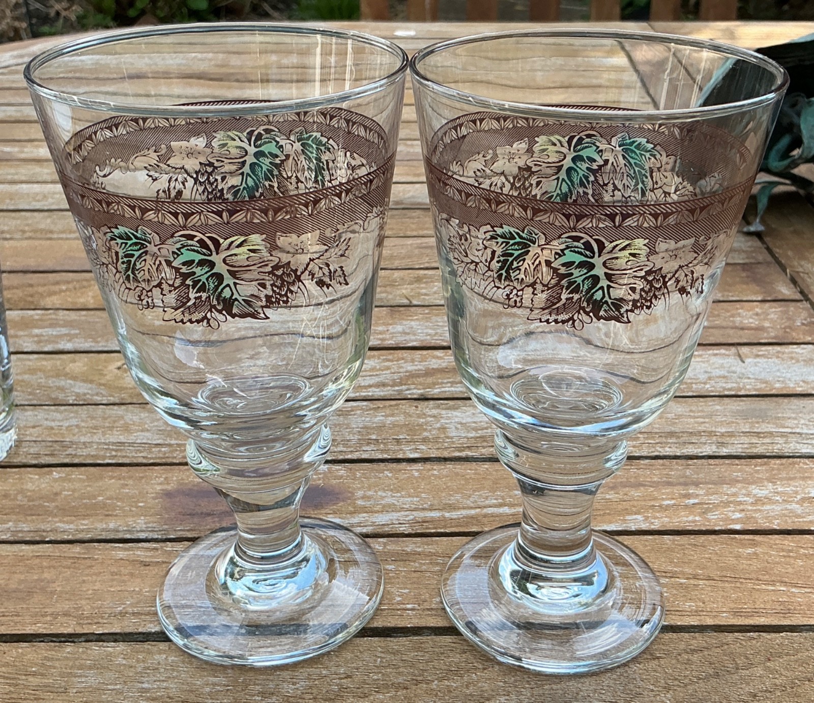 Set of 2 Johnson Brothers Friendly Village 13 Oz New Shape Glassware Goblets EXC