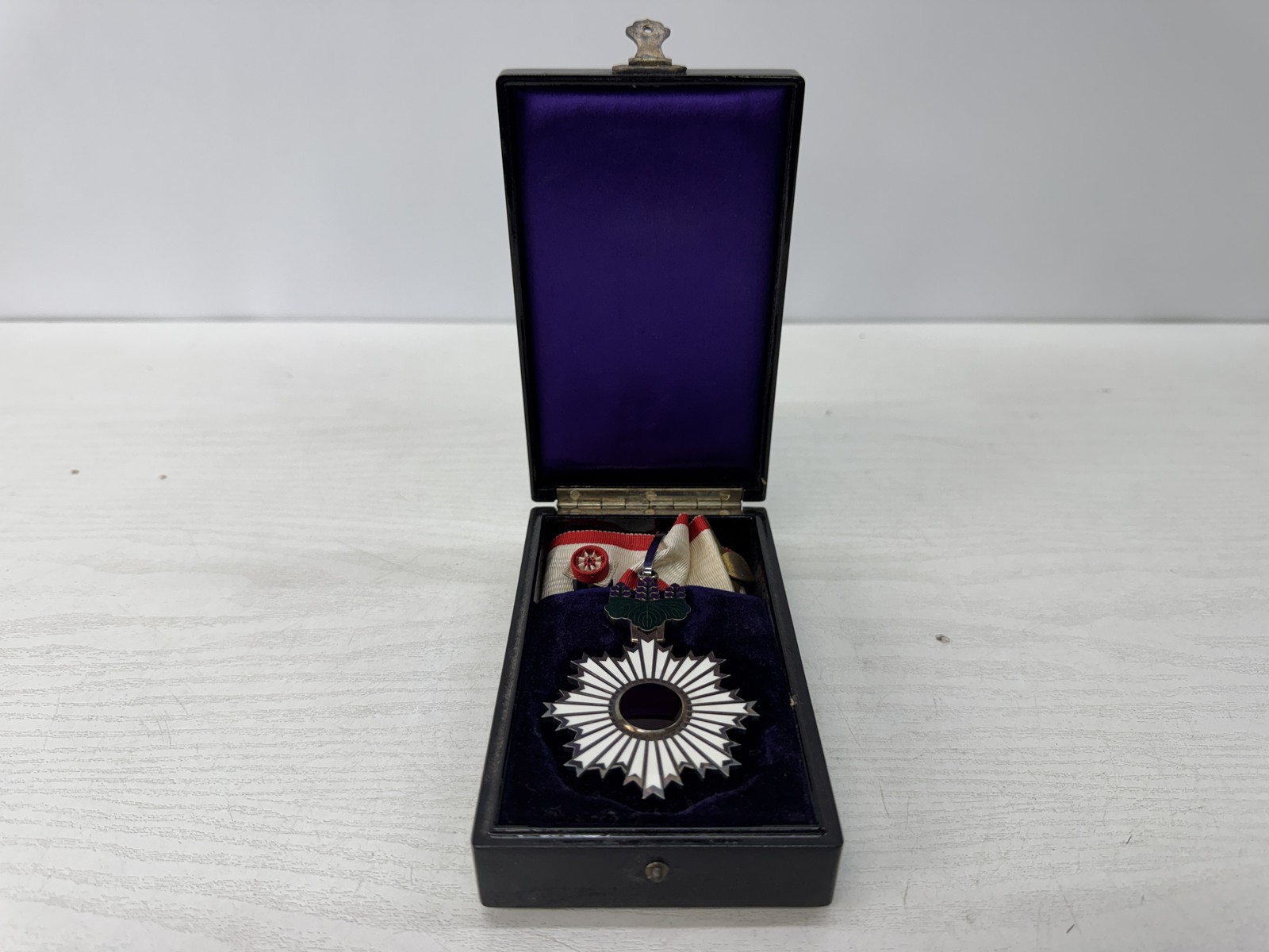 Y10800 KUNSHO 3rd Class Order of the Rising Sun box Japan antique military medal
