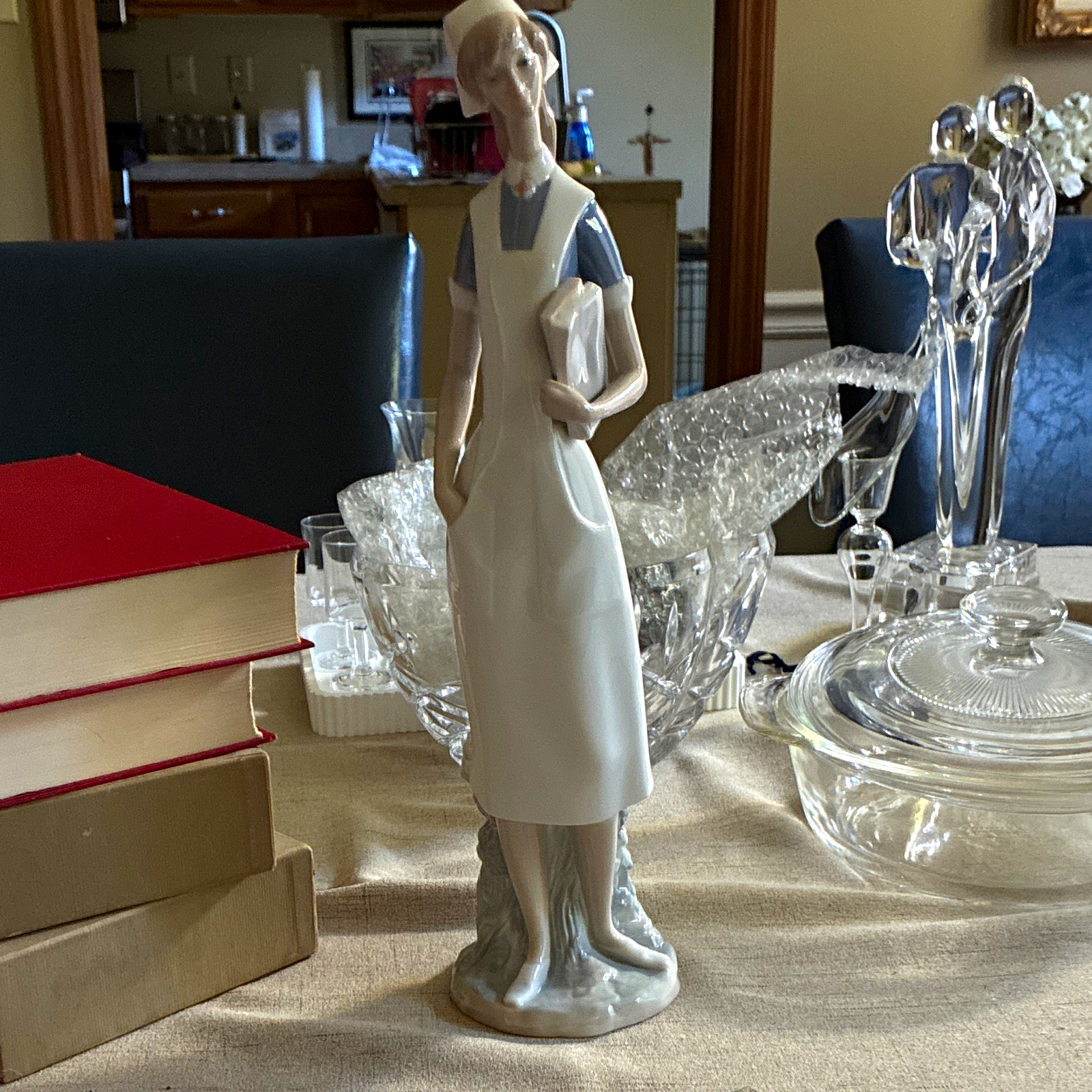 Lladró Porcelain Nurse Figurine Hand Painted White/Blue/Beige MPN 4603