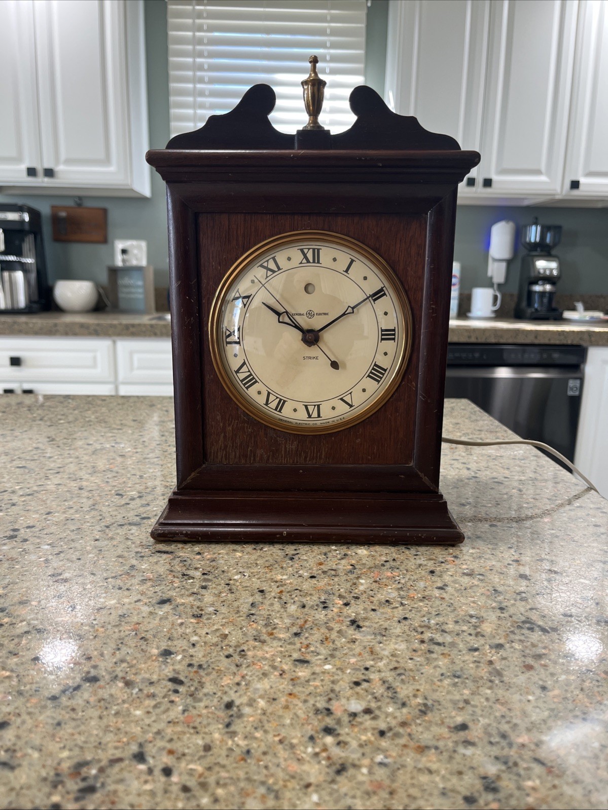 Vintage 1930’s General Electric Mantel Clock Model 6B14 “The Winthrop” Working
