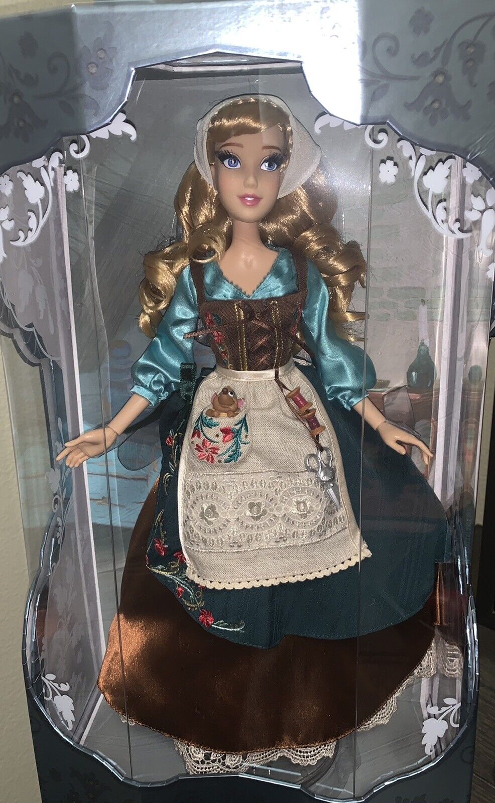 Cinderella Limited Edition Doll – 70th Anniversary – 17\'\'