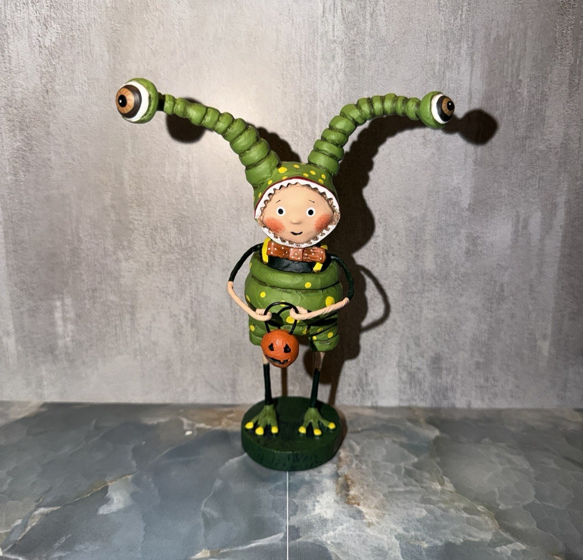 ESC - LORI MITCHELL - LITTLE ALIEN Figurine - Halloween 93903