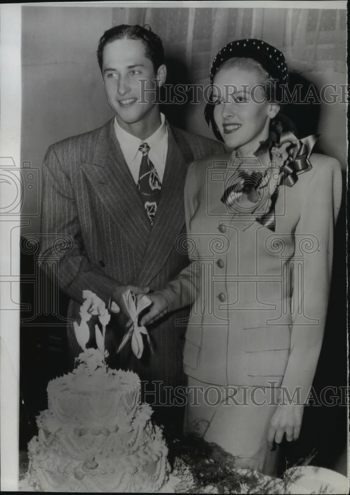 1946 Press Photo Marjorie Bong weds James H Baird - mja09445