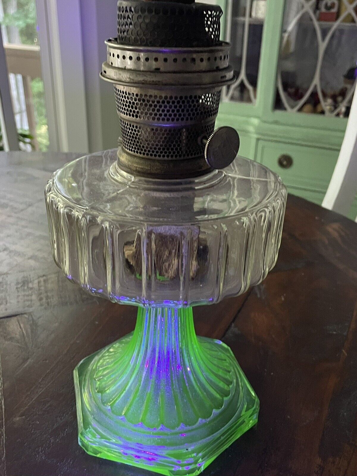VINTAGE ALADDIN OIL LAMP MODEL B CORINTHIAN CLEAR FONT GREEN FOOT BASE -GLOWS-