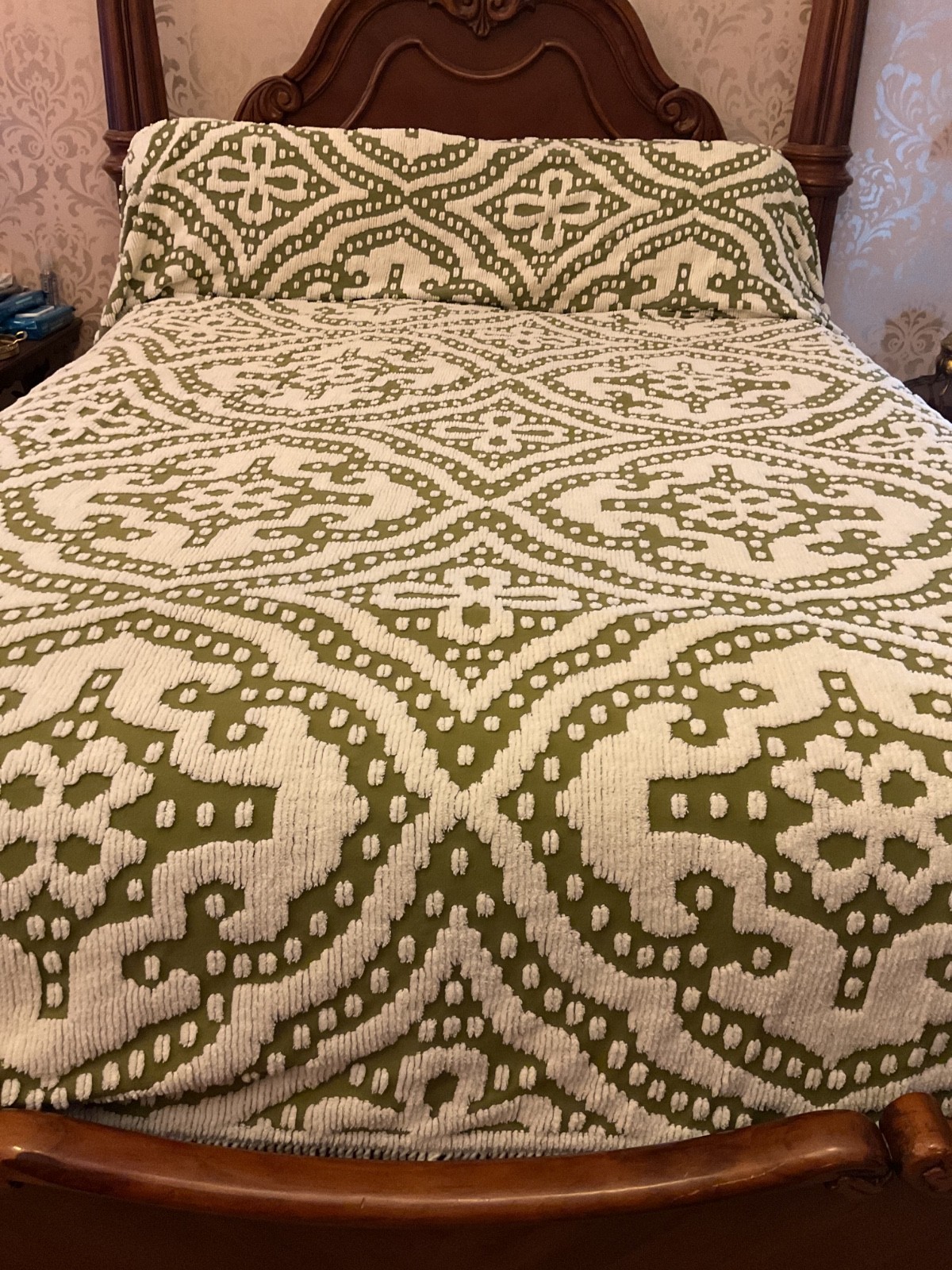Vintage Olive Green White Tufted Chenille Bedspread Geometric Design F/Q Vintage Olive Green White Tufted Chenille Bedspread Geometric Design F/Q