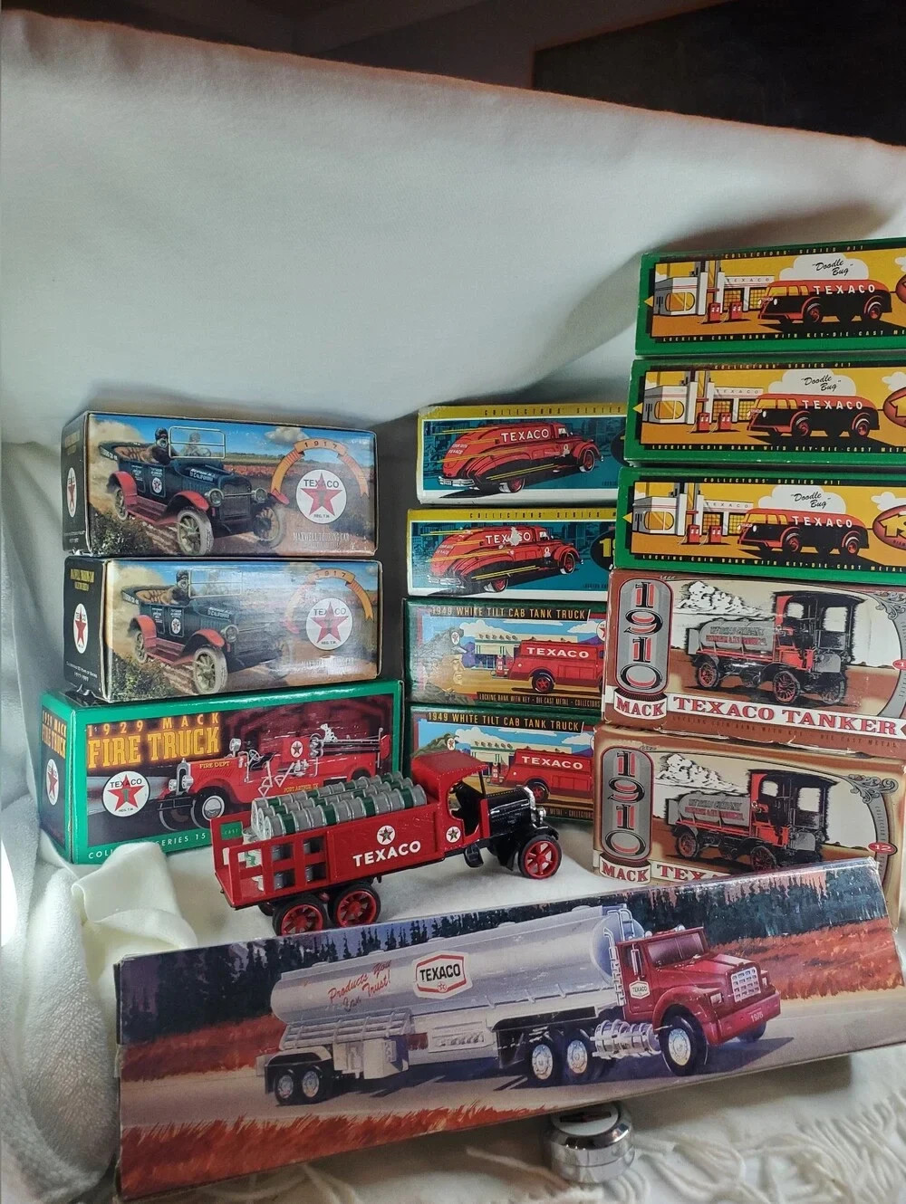 Banks - Texaco Die-Cast Model Truck Bank Collection New With Tags $175