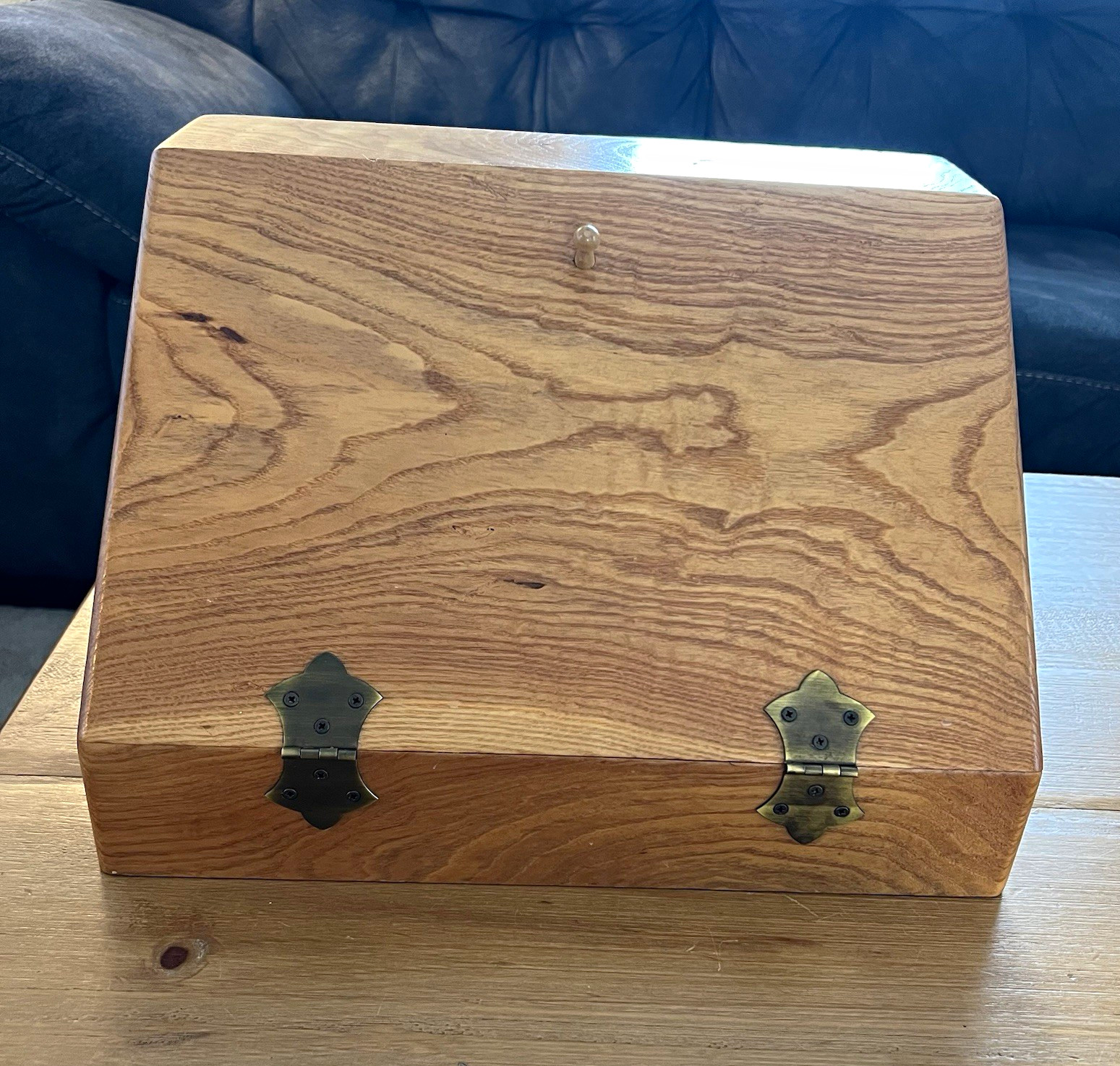 Vintage Handcrafted Oak Wood Bread Box R.L. Howsden Carpenter’s Shop Farmhouse Vintage Handcrafted Oak Wood Bread Box R.L. Howsden Carpenter’s Shop Farmhouse
