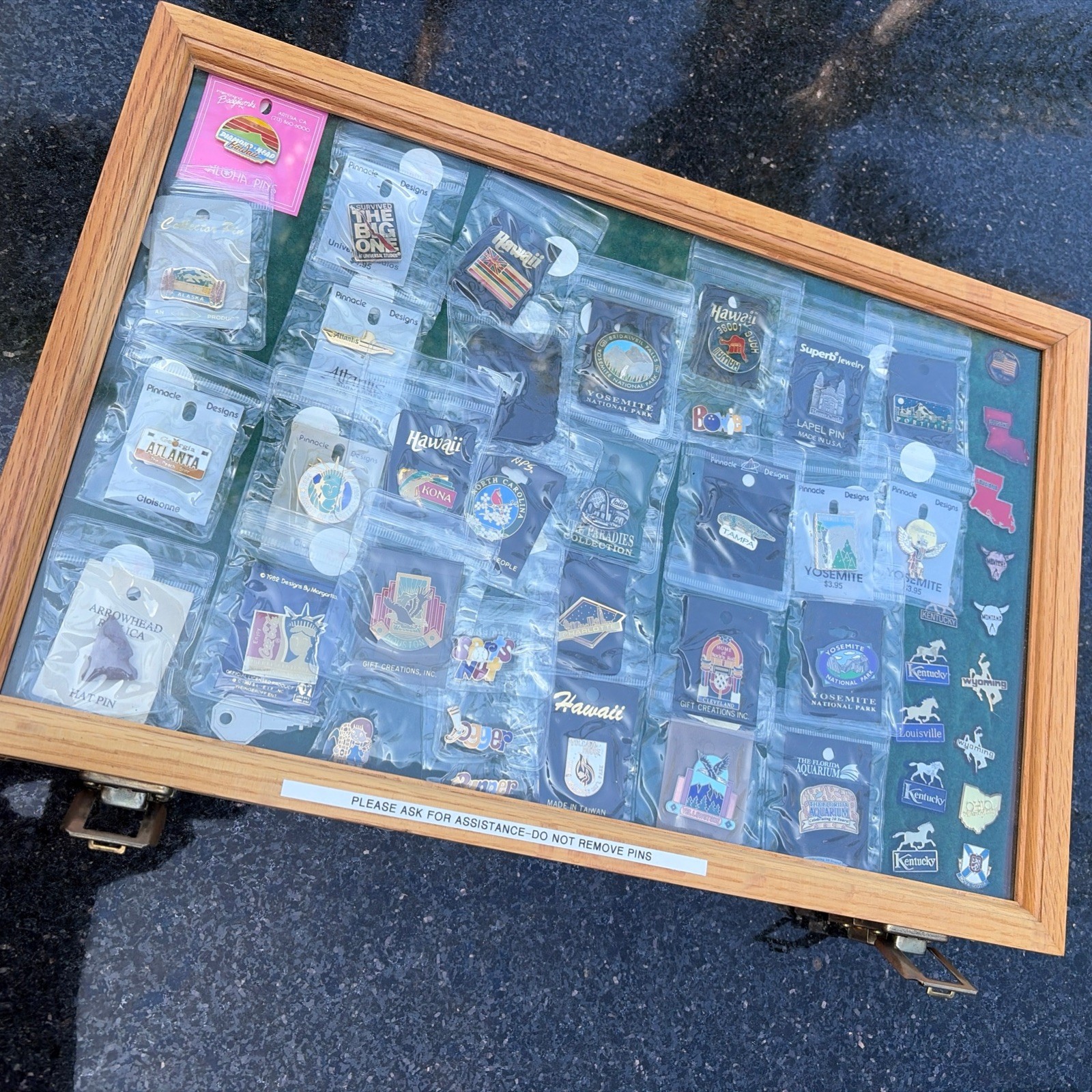 Vintage Travel Souvenir Pins w/ Wood Display Hawaii Yosemite USA NOS lot of 46
