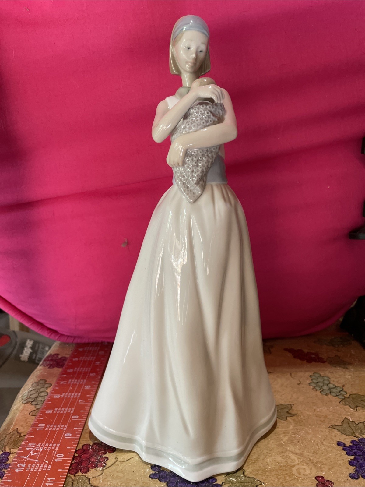NAO by Lladró, model 1413, “The Light of My Life” (The Greatest Bond)