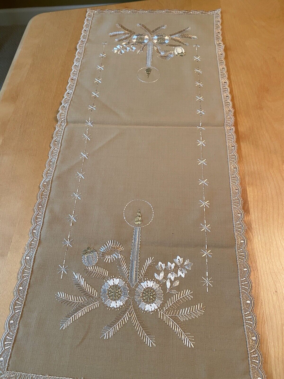 VINTAGE HAND EMBROIDERED TABLE RUNNER CANDLE THEME TAN WHITE 12