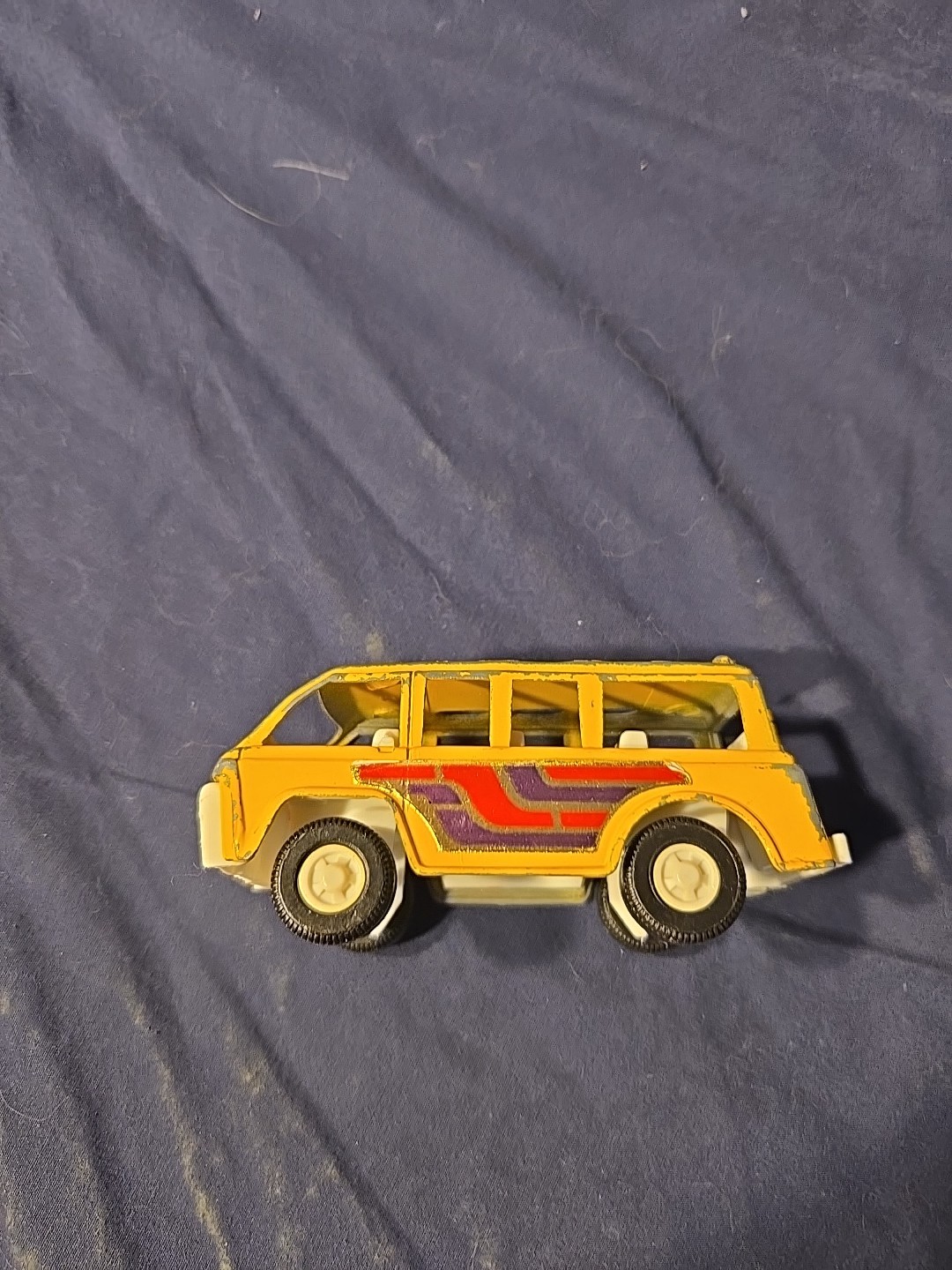 Vintage - TOOTSIE TOY - BUZY BEE BUS - 1970 Yellow Passenger Van Diecast Vintage - TOOTSIE TOY - BUZY BEE BUS - 1970 Yellow Passenger Van Diecast