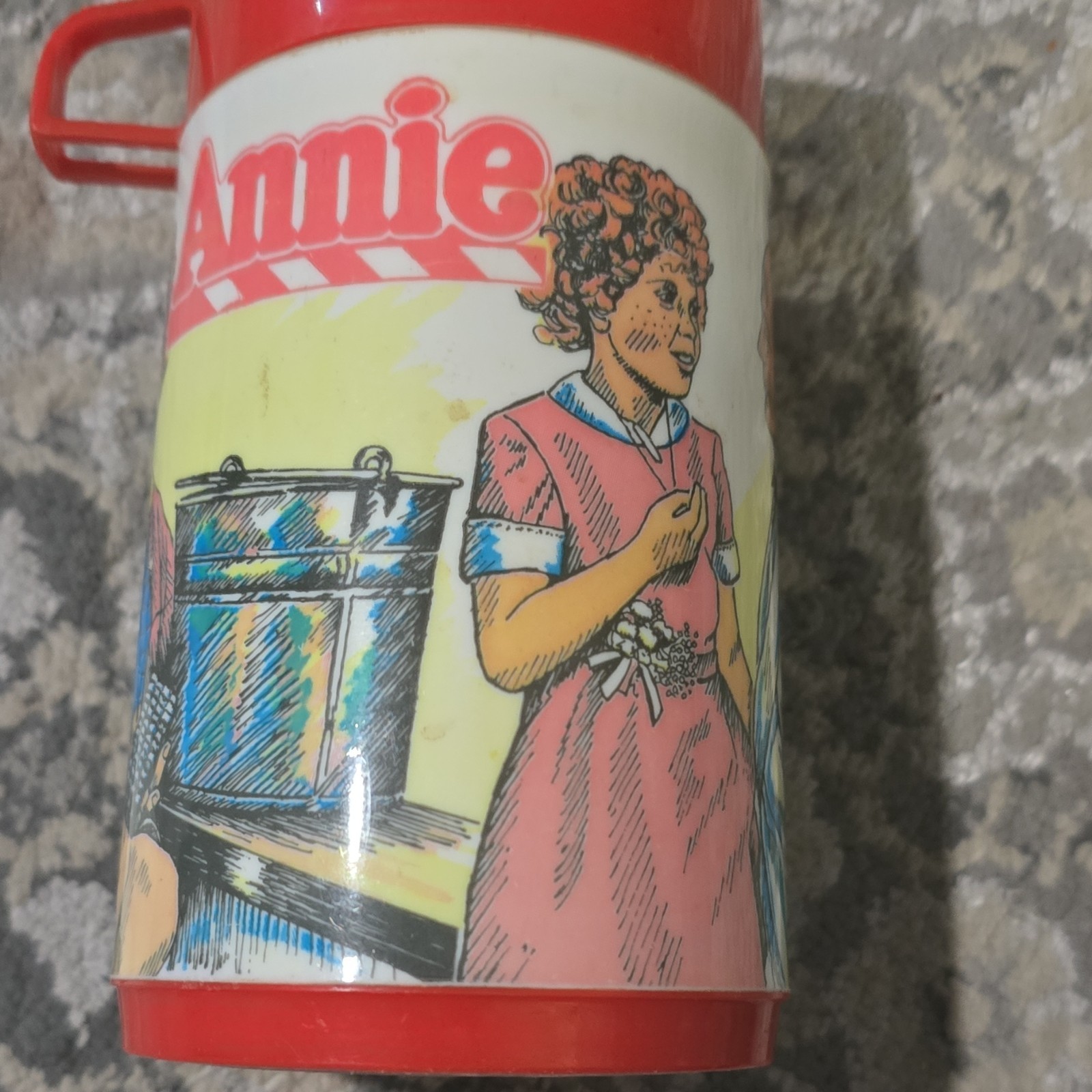 Aladdin Annie Plastic Thermos 1981 Red Collectible Vintage Movie Memorabilia