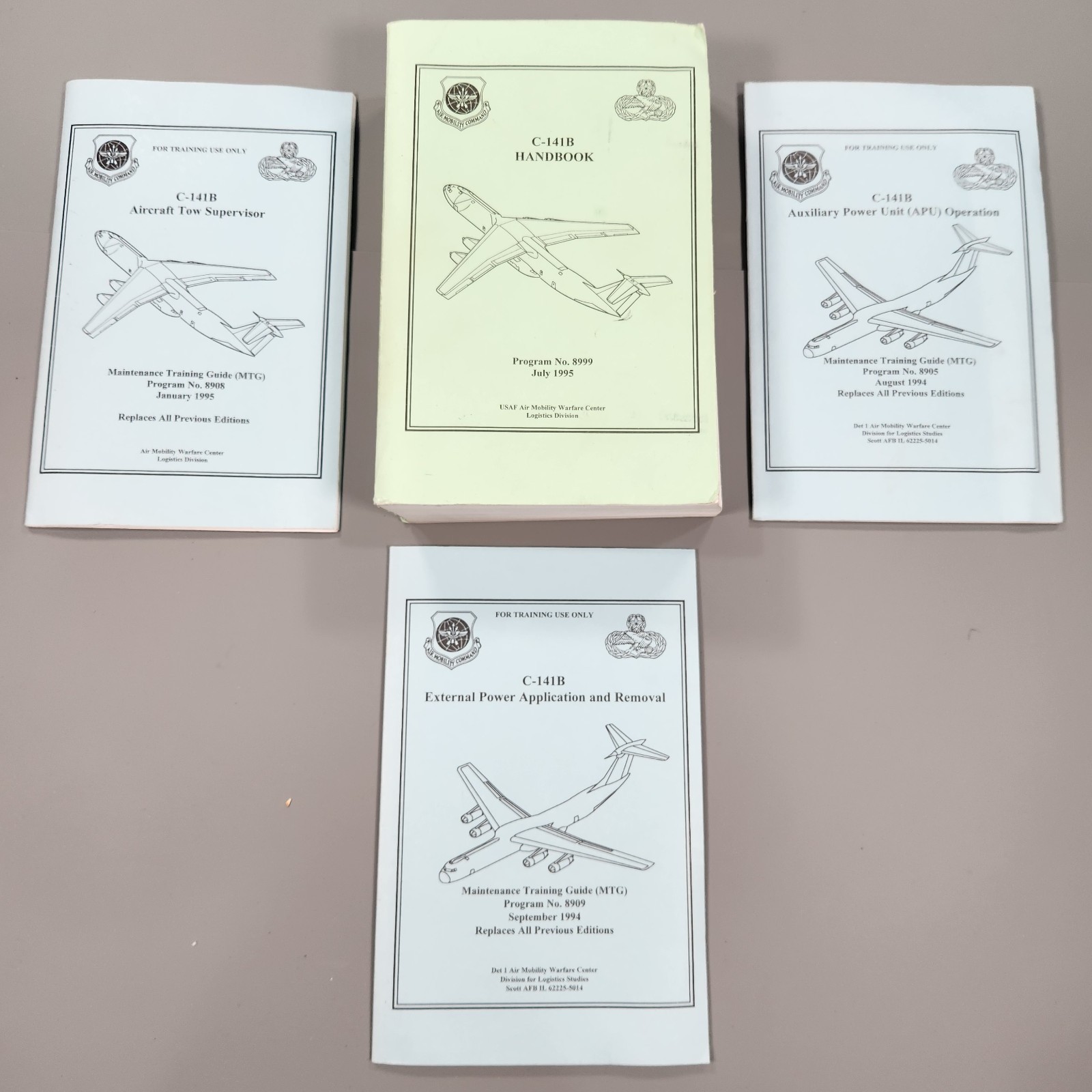 Vtg 1994-95 USAF C-141B Starlifter Handbook + 3 Maintenance Training Guides AMC