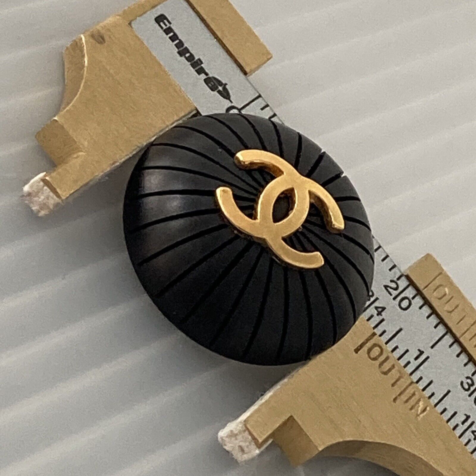 Rare Auth vTg CHANEL BOUTIQUE Button 3D Domed CC logo Gold on Black resin 21mm