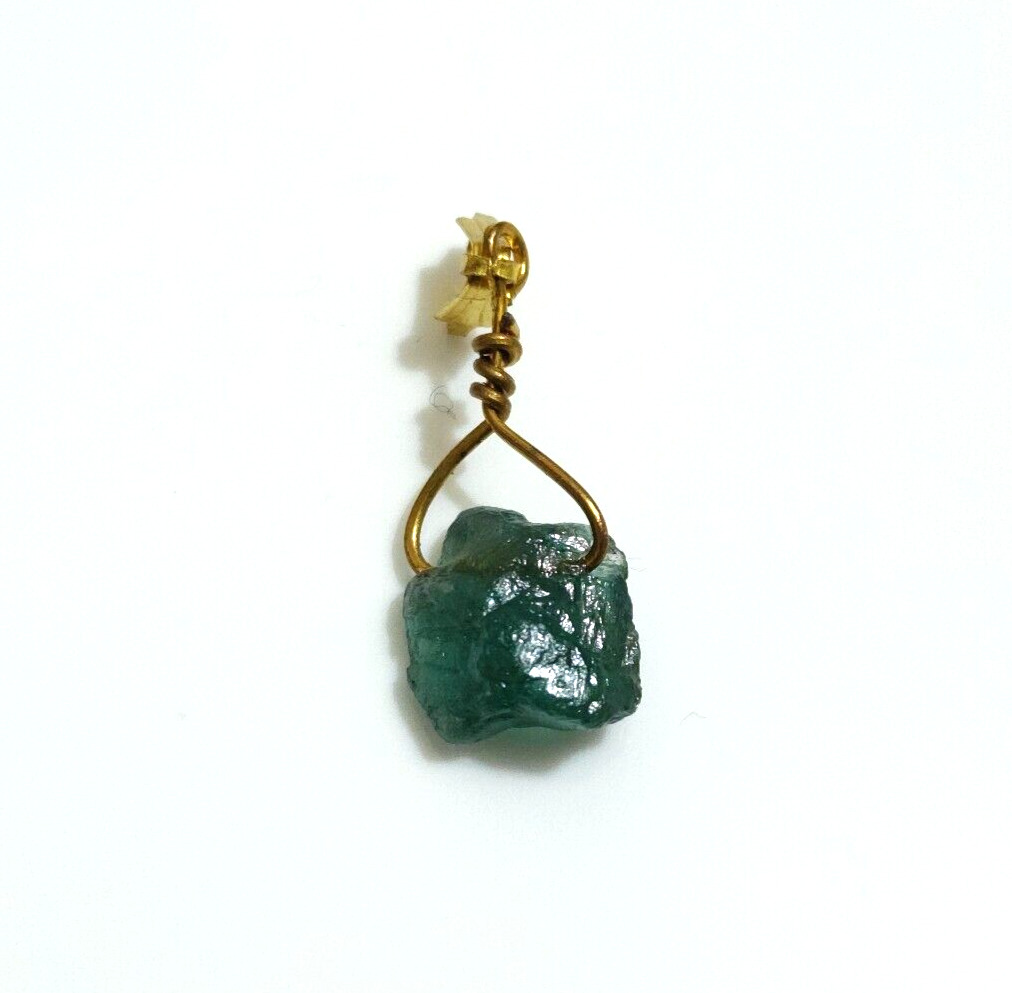 Zambian Green Emerald Raw Pendant 5.50 Crt 11x10x6 MM Loose Gemstone For Jewelry
