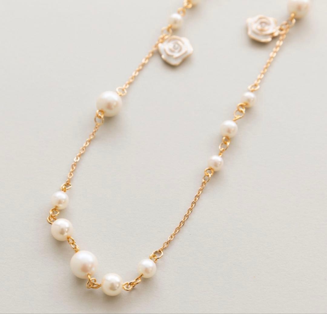 Rose Tiara Rose Necklace Tag