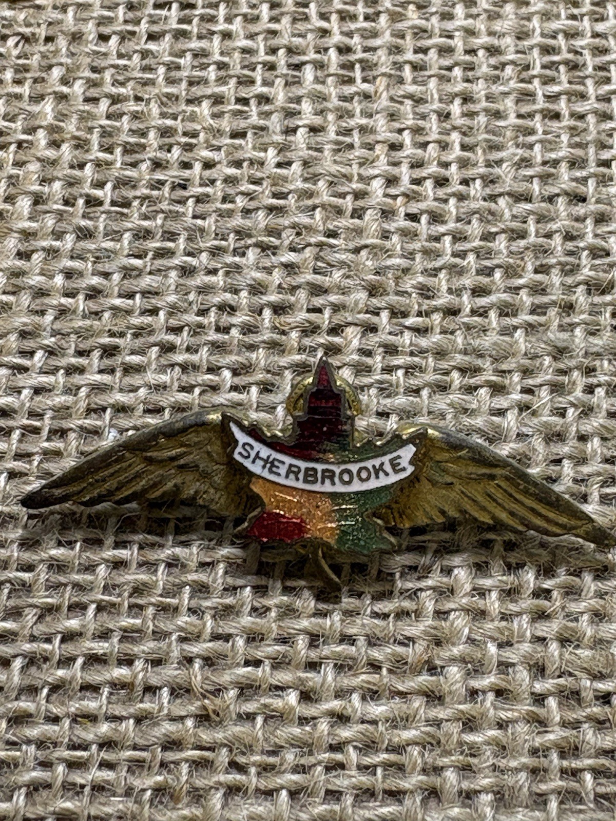 Vintage Sherbrooke Quebec, Canada Maple Leaf Wings Souvenir Enamel Pin ***READ Vintage Sherbrooke Quebec, Canada Maple Leaf Wings Souvenir Enamel Pin ***READ
