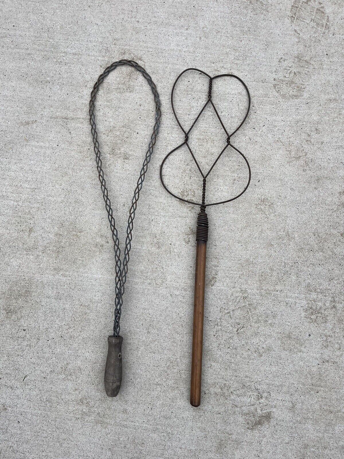 Vintage Wire Rug Beater Wood Handle Heart Shaped Rustic Farm Country Decor