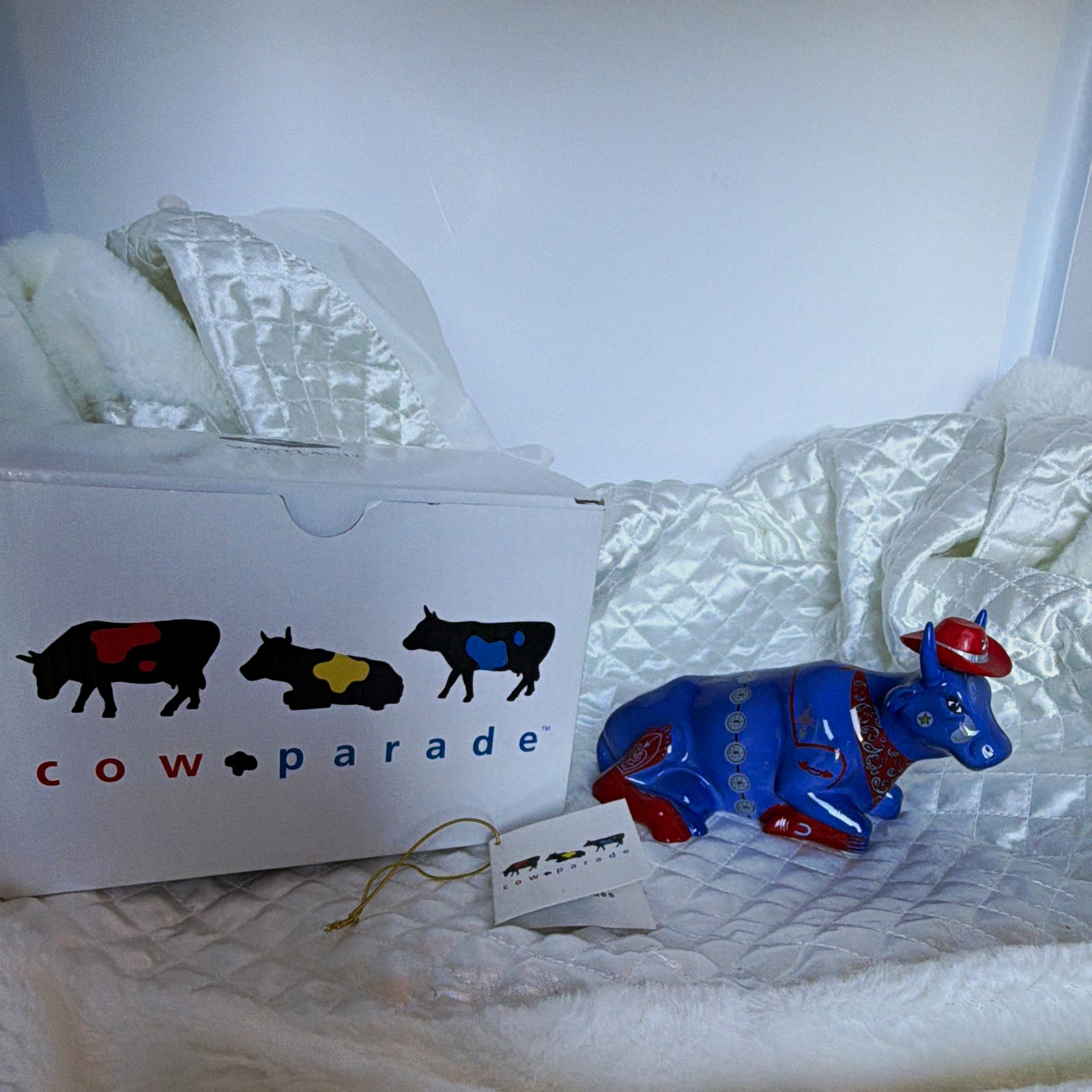 CowParade Cow Figurine Blue & Red Cowboy Hat Item No. 9180 (2001) w/ Box