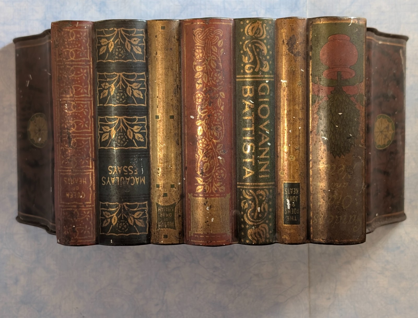 FANTASTIC ANTIQUE ~ HUNTLEY & PALMERS FIGURAL ~ 1909 BOOKS ~ BISCUIT TIN
